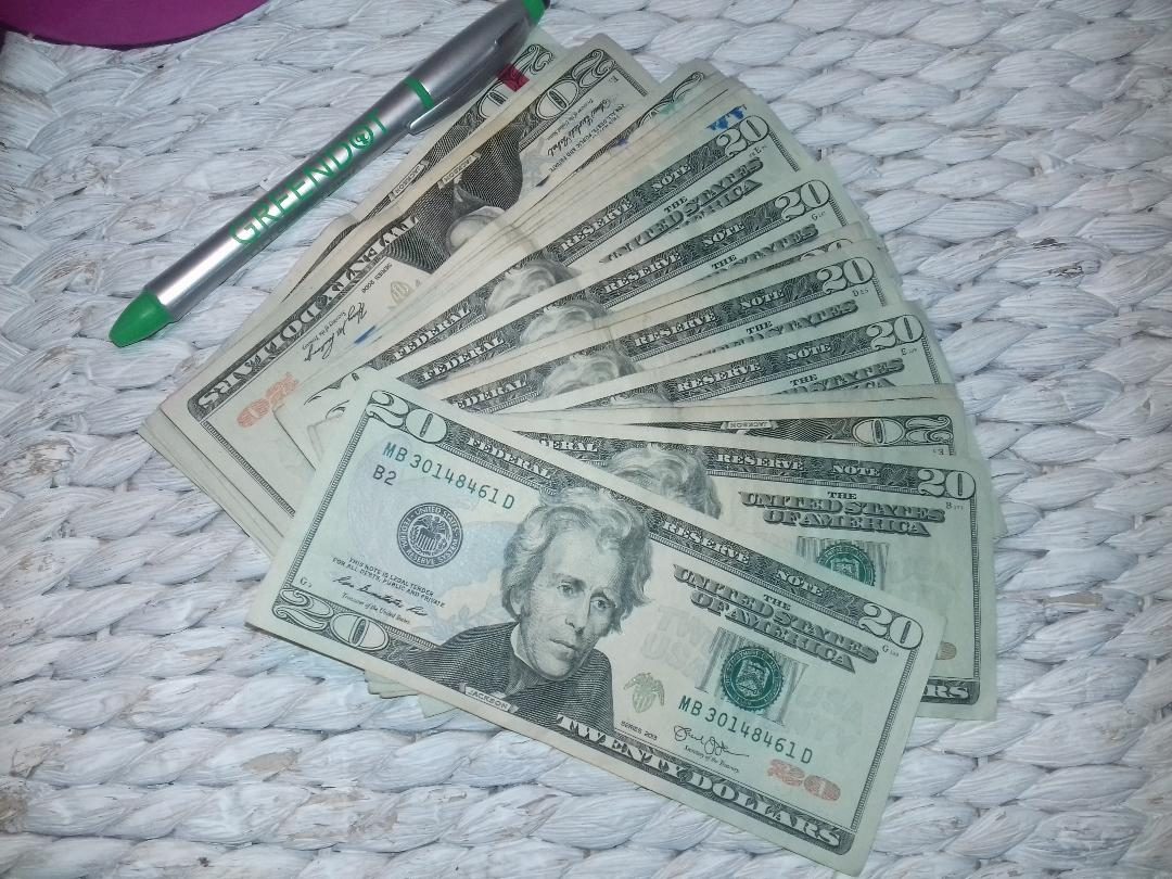 5 Tips to Manage Money in College