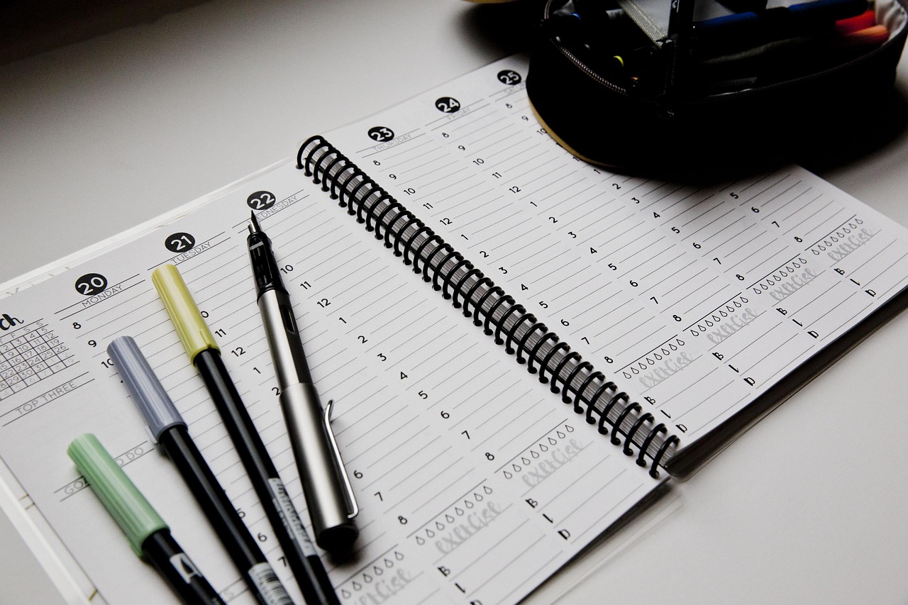 planner that is perfect for student scheduling, open pens, and getting a head start on scheduling to beat procrastination